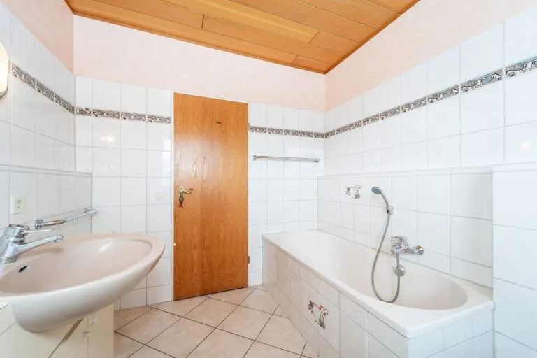 Moellerherm Immobilien - Immobilienangebot - Scharbeutz - Alle - Haus mit 5 Wohneinheiten in Ostseenähe- Gästeappartements vermieten und selber wohnen