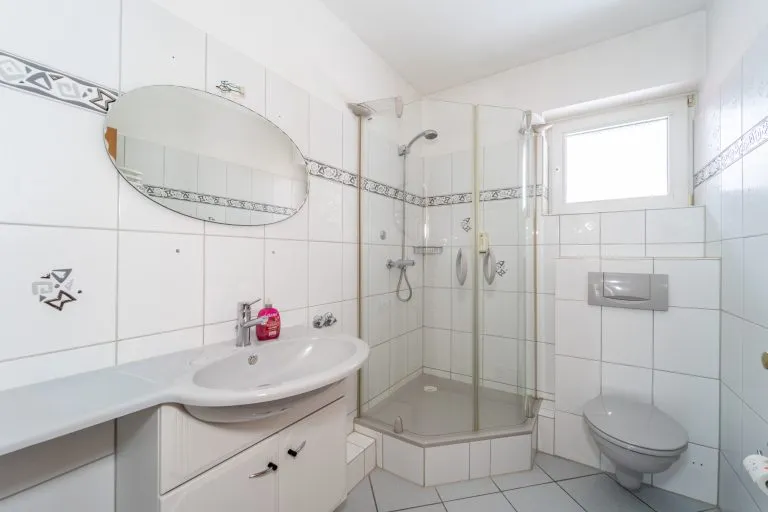 Moellerherm Immobilien - Immobilienangebot - Scharbeutz - Alle - Haus mit 5 Wohneinheiten in Ostseenähe- Gästeappartements vermieten und selber wohnen