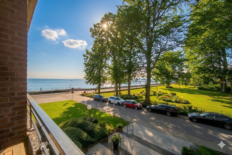 Moellerherm Immobilien - Immobilienangebot - Scharbeutz - Alle - Modernes Küstenjuwel trifft Premium-Lage:
Ihr Logenplatz in 1. Reihe zur Ostsee