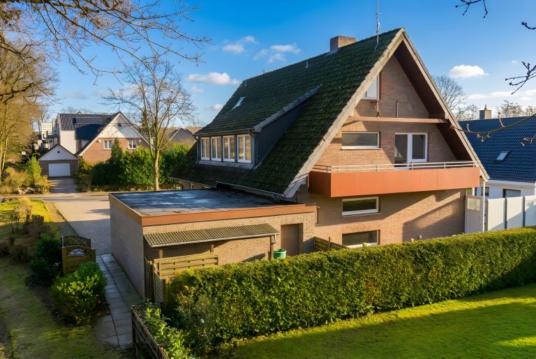 Moellerherm Immobilien - Immobilienangebot - Scharbeutz - Alle - Wohnen, wo die Ostsee am schönsten ist - Ein Haus voller Möglichkeiten
mit 5 Wohnungen in Scharbeutz