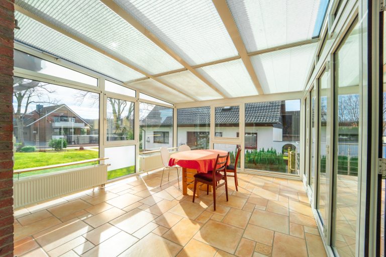 Moellerherm Immobilien - Immobilienangebot - Scharbeutz - Alle - Wohnen, wo die Ostsee am schönsten ist - Ein Haus voller Möglichkeiten
mit 5 Wohnungen in Scharbeutz