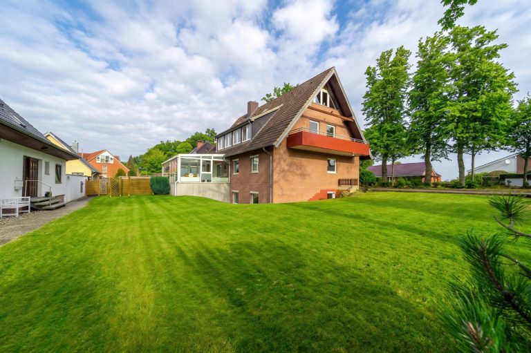 Moellerherm Immobilien - Immobilienangebot - Scharbeutz - Alle - Wohnen, wo die Ostsee am schönsten ist - Ein Haus voller Möglichkeiten
mit 5 Wohnungen in Scharbeutz