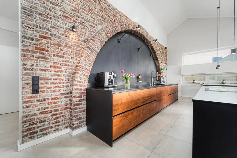 Moellerherm Immobilien - Immobilienangebot - Neustadt in Holstein - Alle - Loft-Feeling über den Dächern: Exklusive Dachgeschosswohnung mit Hafenblick