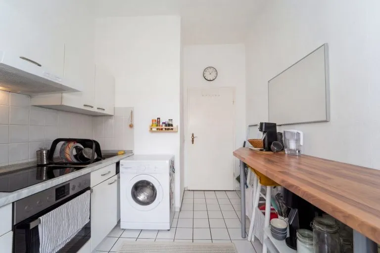 Moellerherm Immobilien - Immobilienangebot - Kiel / Holtenau - Alle - Modernes Wohnen mit Geschichte: Etagenwohnung in erstklassigem Zustand