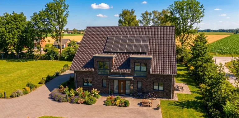 Moellerherm Immobilien - Immobilienangebot - Fehmarn / Wenkendorf - Alle - Idyllisches Wohnen am Knick - Zwei Baugrundstücke (EFH/DHH) mit Vorbescheid in Ostseenähe auf Fehmarn (Wenkendorf)