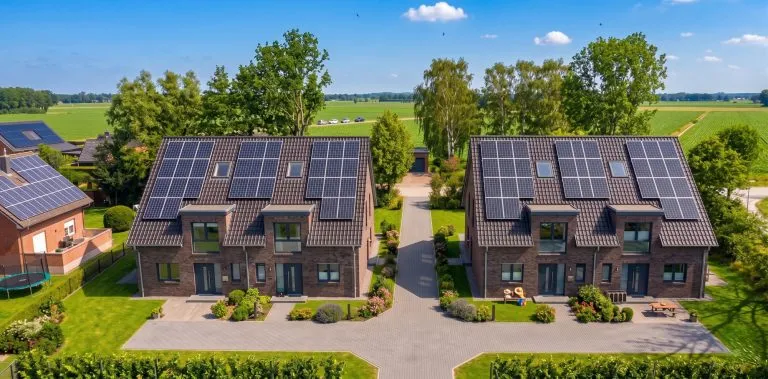 Moellerherm Immobilien - Immobilienangebot - Fehmarn / Wenkendorf - Alle - Idyllisches Wohnen am Knick - Zwei Baugrundstücke (EFH/DHH) mit Vorbescheid in Ostseenähe auf Fehmarn (Wenkendorf)