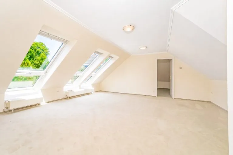 Moellerherm Immobilien - Immobilienangebot - Glücksburg - Alle - Eine Villa, die nicht vergleichbar ist – außergewöhnliches Anwesen mit 14 Zimmern, Aufzug und parkähnlichem Grundstück nahe der Ostsee