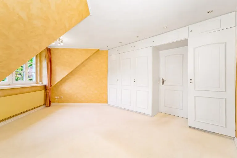 Moellerherm Immobilien - Immobilienangebot - Glücksburg - Alle - Eine Villa, die nicht vergleichbar ist – außergewöhnliches Anwesen mit 14 Zimmern, Aufzug und parkähnlichem Grundstück nahe der Ostsee