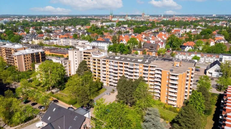 Moellerherm Immobilien - Immobilienangebot - Lübeck - Alle - Etagenwohnung mit sonniger Loggia und Stellplatz in Lübeck-St.Jürgen
