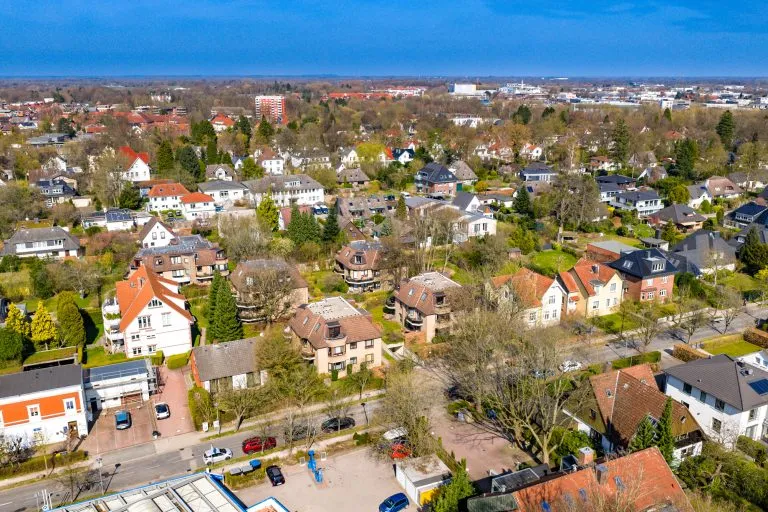 Moellerherm Immobilien - Immobilienangebot - Ahrensburg - Alle - Gemütliche 2-Zimmer-Wohnung- Solide Kapitalanlage mit Loggia, TG-Stellplatz und grünem Ausblick
