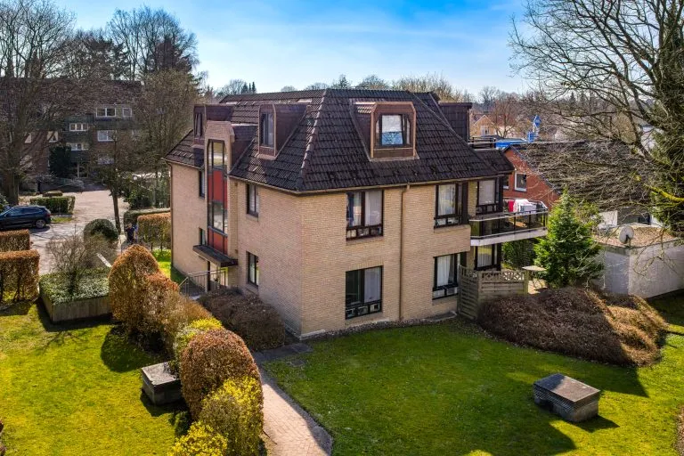 Moellerherm Immobilien - Immobilienangebot - Ahrensburg - Alle - Gemütliche 2-Zimmer-Wohnung- Solide Kapitalanlage mit Loggia, TG-Stellplatz und grünem Ausblick