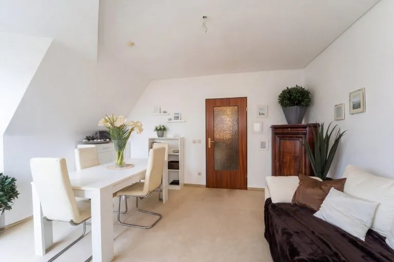 Moellerherm Immobilien - Immobilienangebot - Ahrensburg - Alle - Gemütliche 2-Zimmer-Wohnung- Solide Kapitalanlage mit Loggia, TG-Stellplatz und grünem Ausblick