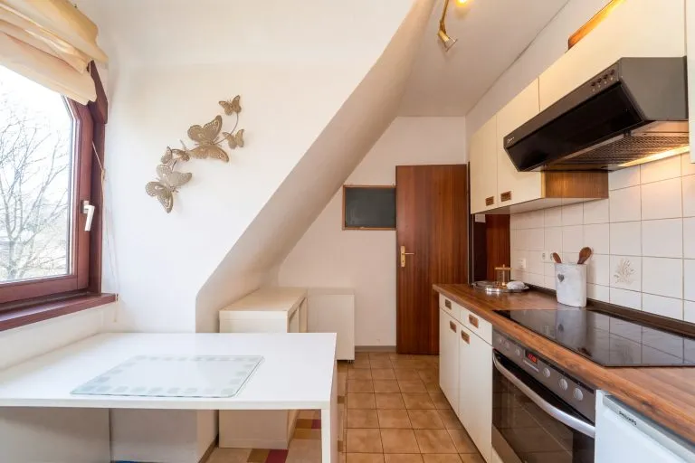 Moellerherm Immobilien - Immobilienangebot - Ahrensburg - Alle - Gemütliche 2-Zimmer-Wohnung- Solide Kapitalanlage mit Loggia, TG-Stellplatz und grünem Ausblick