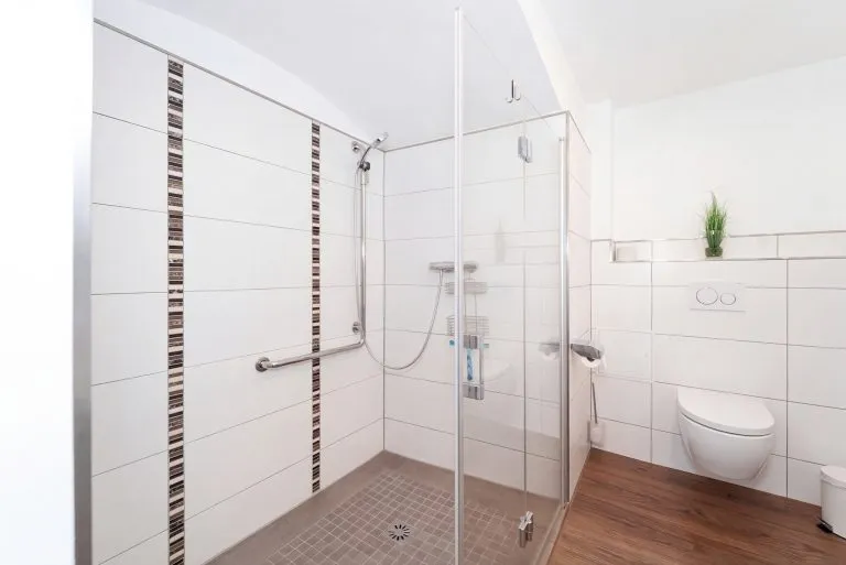Moellerherm Immobilien - Immobilienangebot - Goslar - Alle - Hist. Top-sanierte Burg mit 5 Edel-Apartments in Goslar / Niedersachsen - JNKM ca. 215.000€
