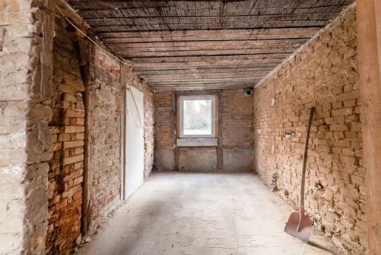 Moellerherm Immobilien - Immobilienangebot - Neustadt in Holstein - Alle - Bieterverfahren: Stadthaus-Rohdiamant -
Entkernung abgeschlossen: Jetzt beginnt Ihre Gestaltung