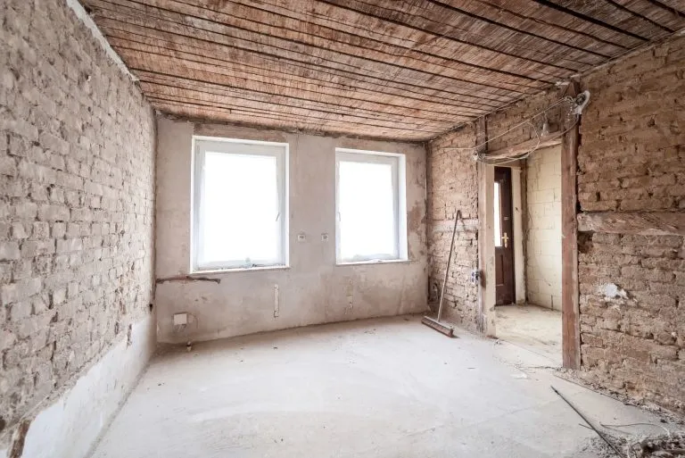 Moellerherm Immobilien - Immobilienangebot - Neustadt in Holstein - Alle - Bieterverfahren: Stadthaus-Rohdiamant -
Entkernung abgeschlossen: Jetzt beginnt Ihre Gestaltung