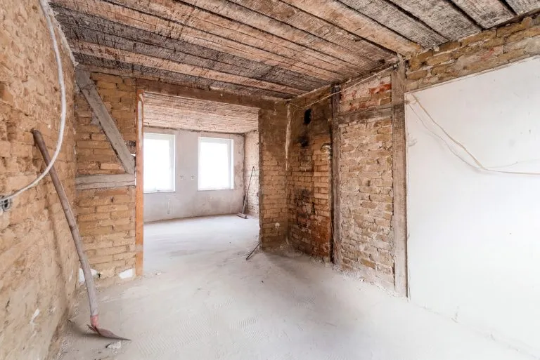 Moellerherm Immobilien - Immobilienangebot - Neustadt in Holstein - Alle - Bieterverfahren: Stadthaus-Rohdiamant -
Entkernung abgeschlossen: Jetzt beginnt Ihre Gestaltung
