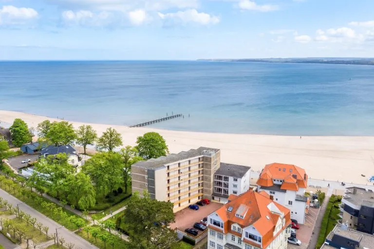 Moellerherm Immobilien - Immobilienangebot - Lübeck / Travemünde - Alle - Kompakt, modern, mit Meerblick- Ihr Rückzugsort an der Ostsee in der Kaiserallee