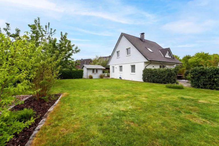 Moellerherm Immobilien - Immobilienangebot - Stolpe - Alle - Zuhause für alle Generationen: Einfamilienhaus mit Einliegerwohnung in Stolpe mit vielfältigen Nutzungsmöglichkeiten