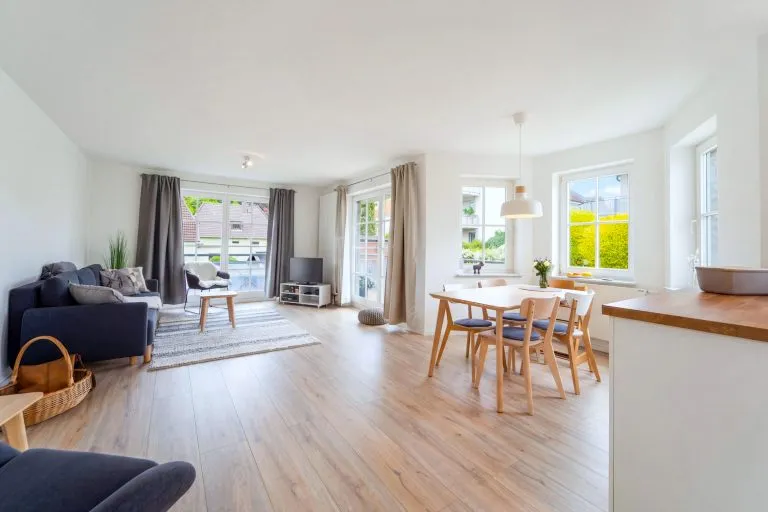 Moellerherm Immobilien - Immobilienangebot - Scharbeutz - Alle - Eintreten & Verlieben: Stylisches Küstendomizil nur wenige Schritte vom Strand