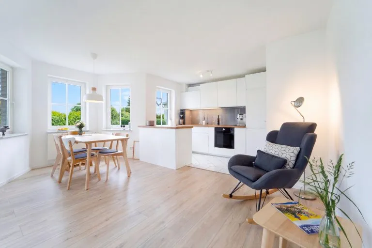 Moellerherm Immobilien - Immobilienangebot - Scharbeutz - Alle - Wo moderner Lifestyle auf Meeresrauschen trifft - Renoviertes Juwel nur 100 m zum Strand