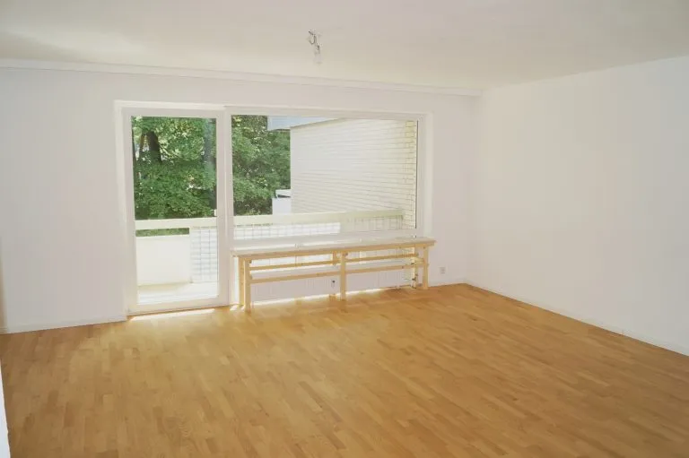 Moellerherm Immobilien - Immobilienangebot - Wentorf - Alle - Ruhe, Komfort und Parkgarten - Sonnige Wohlfühlwohnung mit Südbalkon und Blick ins Grüne