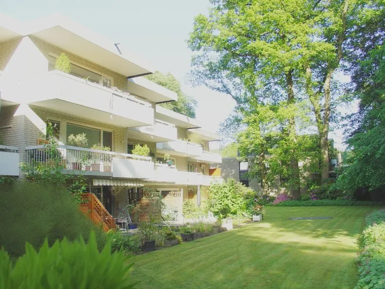Moellerherm Immobilien - Immobilienangebot - Wentorf - Alle - Ruhe, Komfort und Parkgarten - Sonnige Wohlfühlwohnung mit Südbalkon und Blick ins Grüne