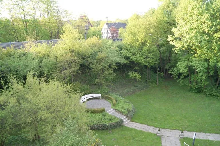 Moellerherm Immobilien - Immobilienangebot - Wentorf - Alle - Ruhe, Komfort und Parkgarten - Sonnige Wohlfühlwohnung mit Südbalkon und Blick ins Grüne