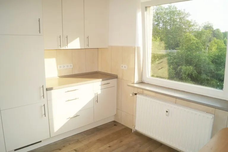 Moellerherm Immobilien - Immobilienangebot - Wentorf - Alle - Ruhe, Komfort und Parkgarten - Sonnige Wohlfühlwohnung mit Südbalkon und Blick ins Grüne