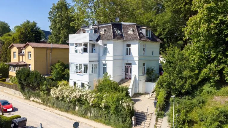 Moellerherm Immobilien - Immobilienangebot - Bad Malente - Alle - Vollvermietetes, modernisiertes MFH mit 4 Einheiten