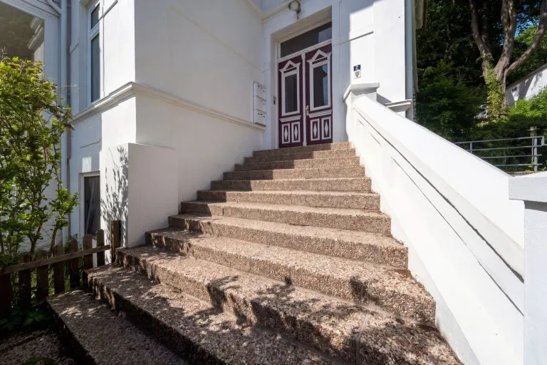 Moellerherm Immobilien - Immobilienangebot - Bad Malente - Alle - Vollvermietetes, modernisiertes MFH mit 4 Einheiten