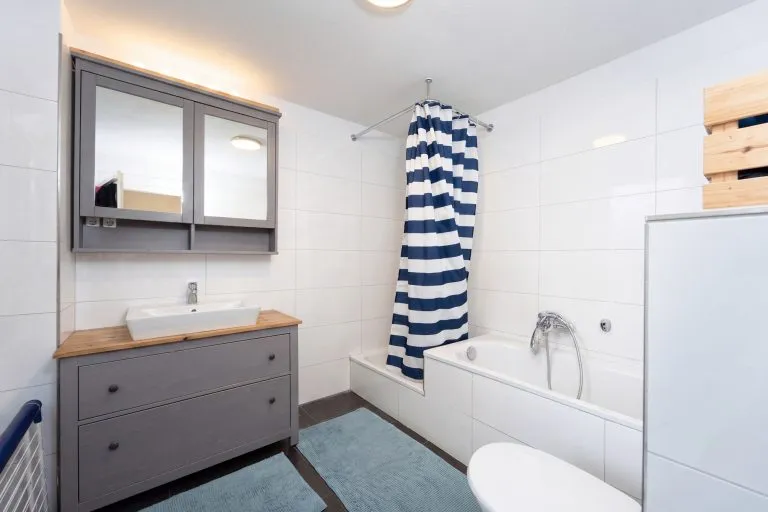 Moellerherm Immobilien - Immobilienangebot - Bad Malente - Alle - Vollvermietetes, modernisiertes MFH mit 4 Einheiten