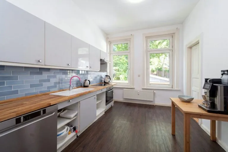 Moellerherm Immobilien - Immobilienangebot - Bad Malente - Alle - Vollvermietetes, modernisiertes MFH mit 4 Einheiten