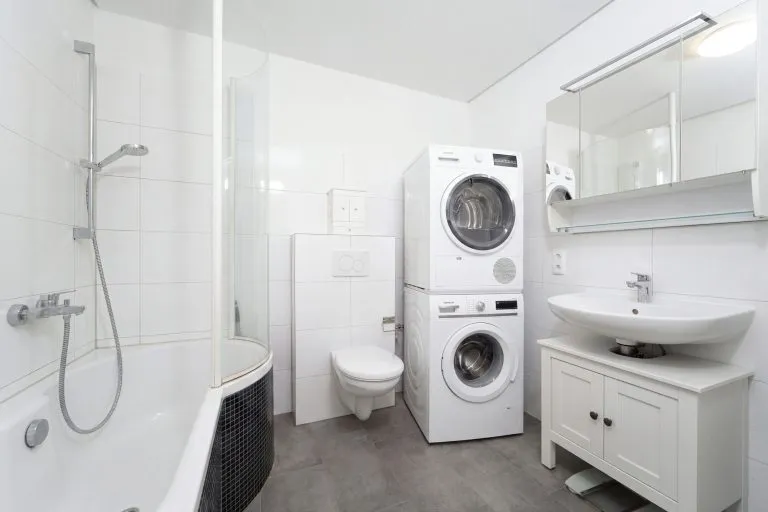 Moellerherm Immobilien - Immobilienangebot - Bad Malente - Alle - Vollvermietetes, modernisiertes MFH mit 4 Einheiten