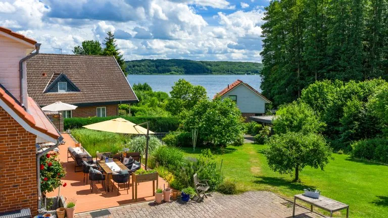 Moellerherm Immobilien - Immobilienangebot - Buchholz - Alle - Nur 100 Meter zum Ratzeburger See – Wohnen mit traumhaftem Seeblick