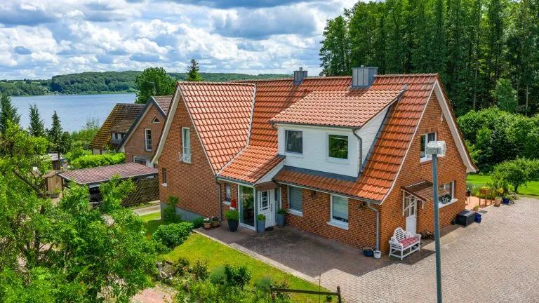 Moellerherm Immobilien - Immobilienangebot - Buchholz - Alle - Nur 100 Meter zum Ratzeburger See – Wohnen mit traumhaftem Seeblick