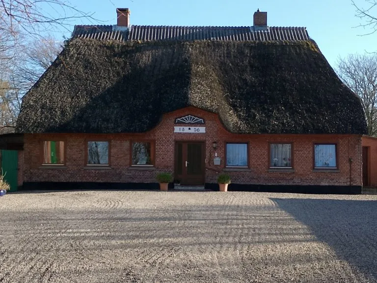 Moellerherm Immobilien - Immobilienangebot - Gelting / Nadelhöft - Alle - Resthof mit Land zur Pferdehaltung