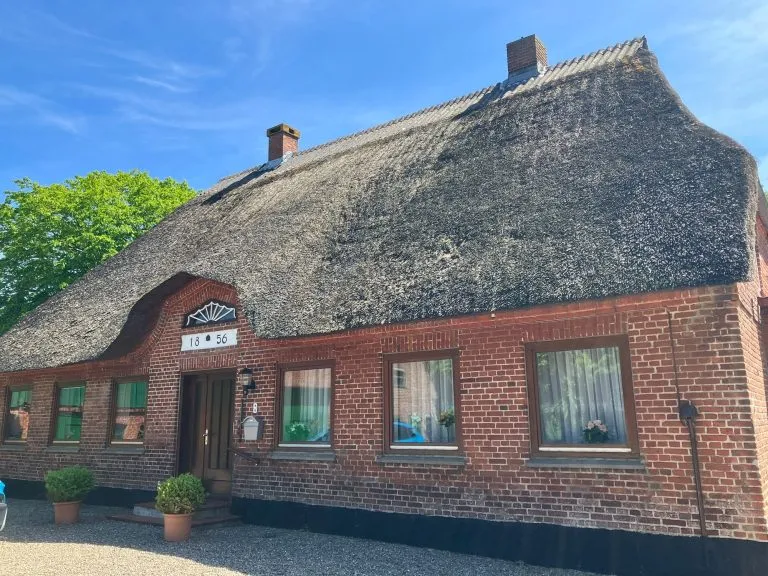 Moellerherm Immobilien - Immobilienangebot - Gelting / Nadelhöft - Alle - Resthof mit Land zur Pferdehaltung