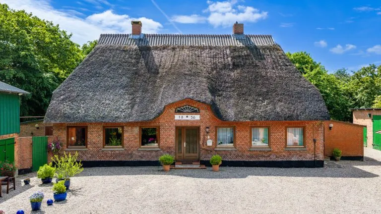 Moellerherm Immobilien - Immobilienangebot - Gelting / Nadelhöft - Alle - Resthof mit Land zur Pferdehaltung