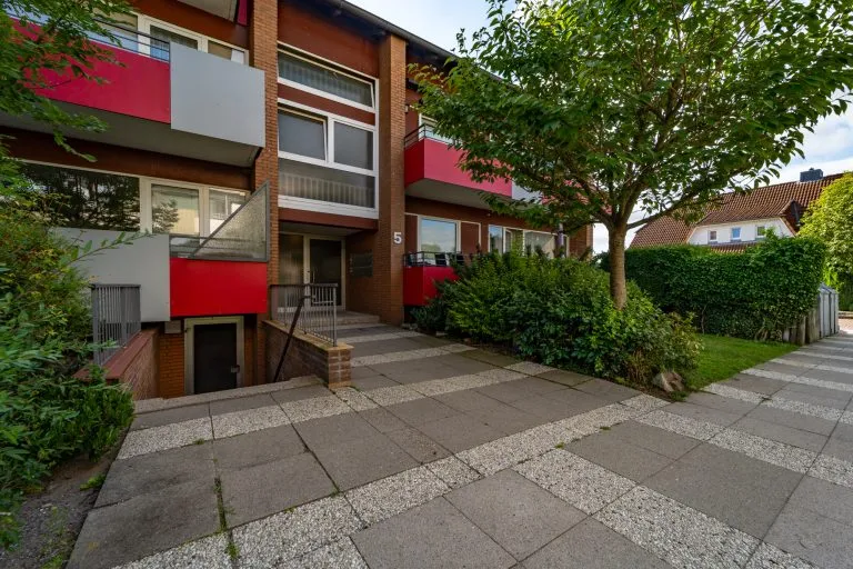 Moellerherm Immobilien - Immobilienangebot - Timmendorfer Strand - Alle - Wohnen auf zwei Ebenen: Renovierungsbedürftige  Maisonette-Wohnung mit Balkon