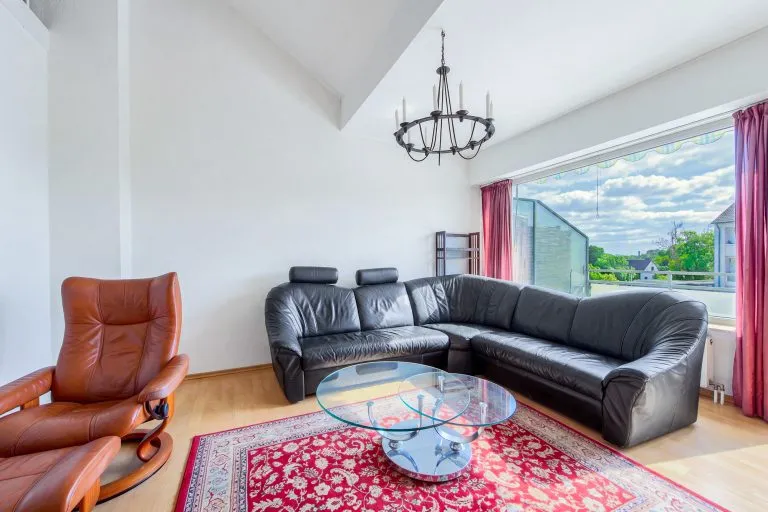 Moellerherm Immobilien - Immobilienangebot - Timmendorfer Strand - Alle - Wohnen auf zwei Ebenen: Renovierungsbedürftige  Maisonette-Wohnung mit Balkon