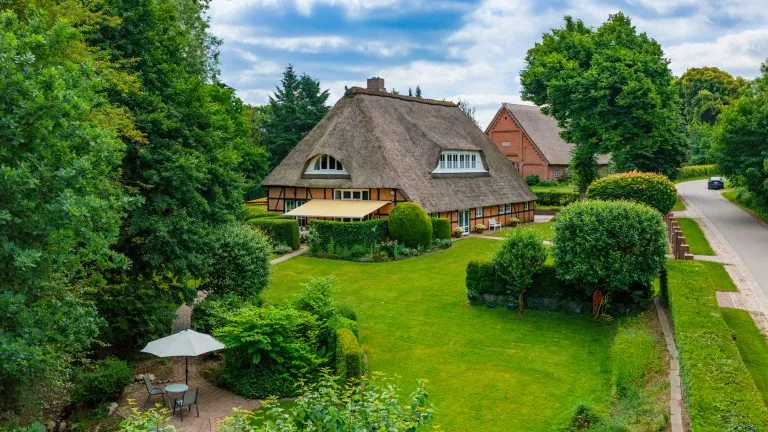 Moellerherm Immobilien - Immobilienangebot - Lübeck - Alle - Landhaus-Juwel nahe Lübeck - Stilvolles Wohnen in ruhiger Lage
