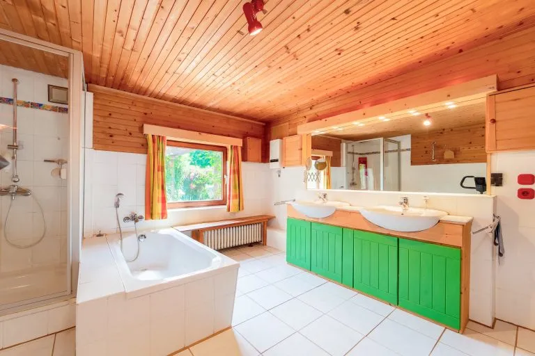 Moellerherm Immobilien - Immobilienangebot - Stockelsdorf - Alle - Charmantes Einfamilienhaus mit Charakter - Großzügiges Grundstück in zentraler Lage von Stockelsdorf