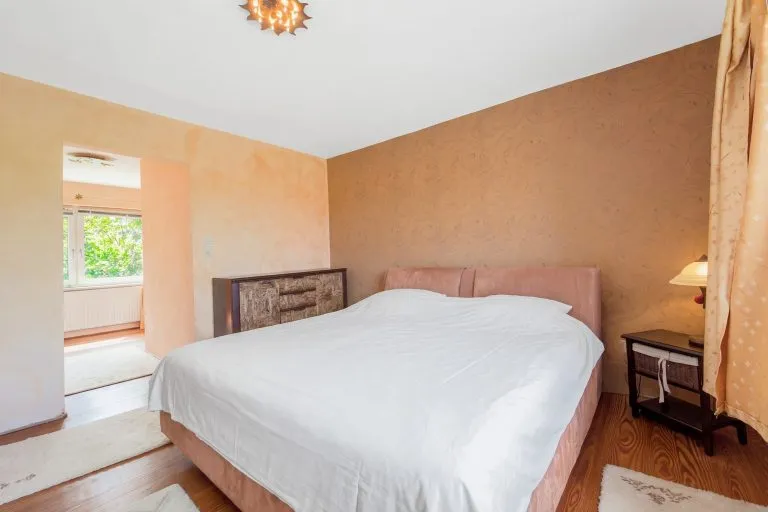 Moellerherm Immobilien - Immobilienangebot - Kasseburg - Alle - Ehemalige Hofstelle mit großzügigem Wohnhaus, Scheune und schöner Feldrandlage