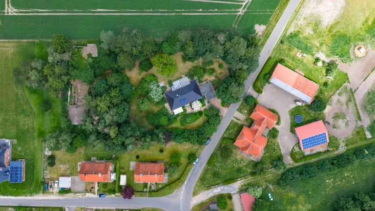 Moellerherm Immobilien - Immobilienangebot - Bad Bodenteich - Alle - Gepflegter Bungalow auf außergewöhnlichem Grundstück mit freiem Blick über die Felder zum Wald