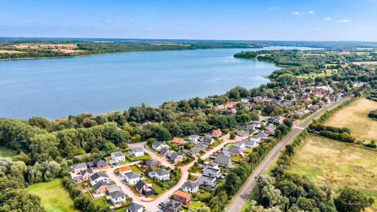 Moellerherm Immobilien - Immobilienangebot - Pogeez - Alle - Ein Zuhause zum Verlieben- Echtes Bullerbü-Gefühl in Pogeez