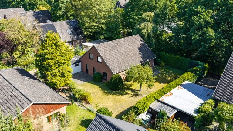 Moellerherm Immobilien - Immobilienangebot - Hamburg - Alle - Familienidylle im Hamburger Nordosten - Großzügiges Einfamilienhaus mit 7 Zimmern, zwei Terrassen und Garage in attraktiver Lage