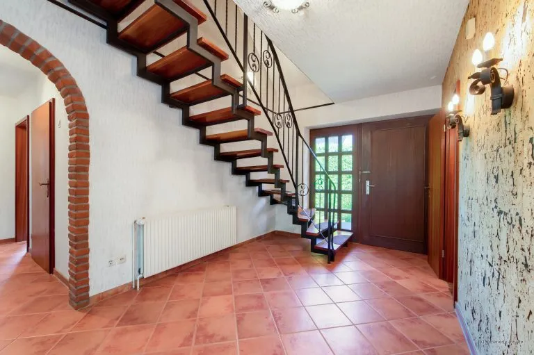 Moellerherm Immobilien - Immobilienangebot - Hamburg - Alle - Familienidylle im Hamburger Nordosten - Großzügiges Einfamilienhaus mit 7 Zimmern, zwei Terrassen und Garage in attraktiver Lage