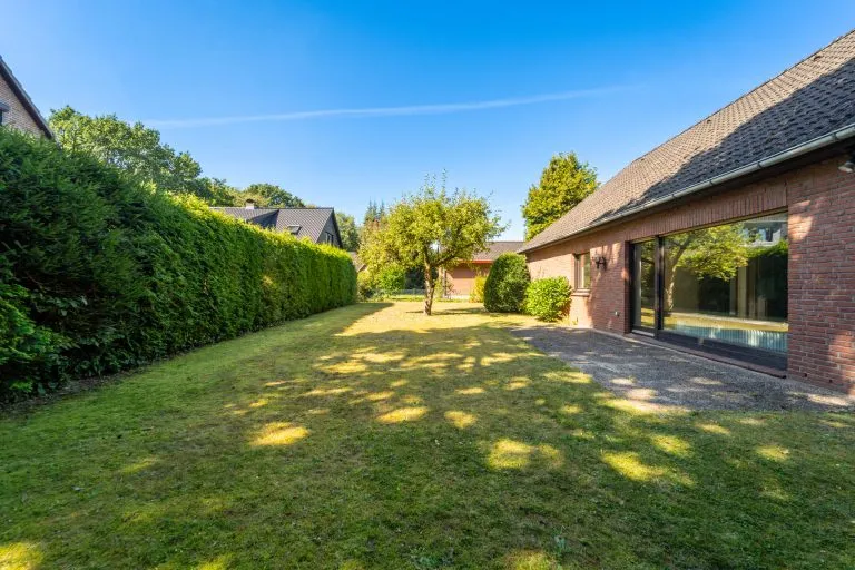 Moellerherm Immobilien - Immobilienangebot - Hamburg - Alle - Familienidylle im Hamburger Nordosten - Großzügiges Einfamilienhaus mit 7 Zimmern, zwei Terrassen und Garage in attraktiver Lage