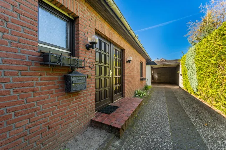 Moellerherm Immobilien - Immobilienangebot - Hamburg - Alle - Familienidylle im Hamburger Nordosten - Großzügiges Einfamilienhaus mit 7 Zimmern, zwei Terrassen und Garage in attraktiver Lage